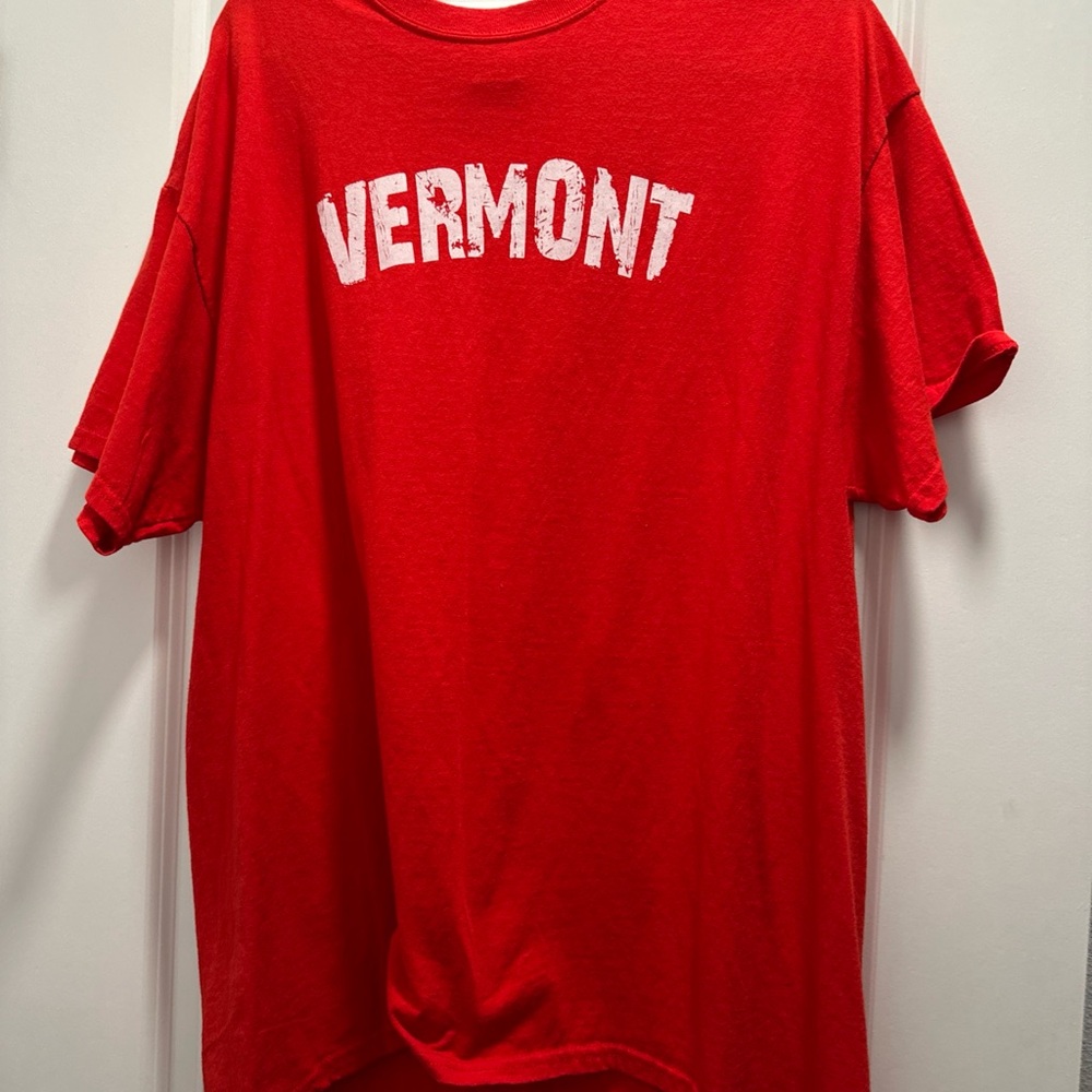 Mens Vermont Tee shirt XL Red. Great condition